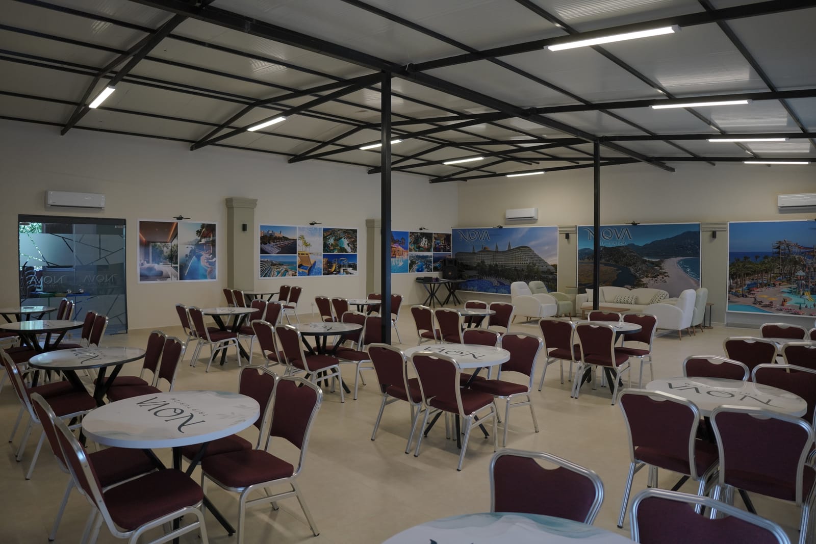 Kapalı restoranın genel görünümü